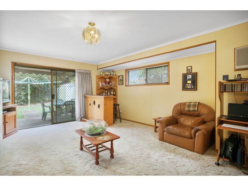 8 Bamburgh Street, Carindale QLD 4152