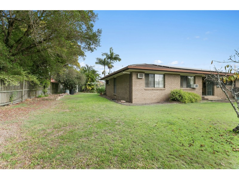 8 Bamburgh Street, Carindale QLD 4152