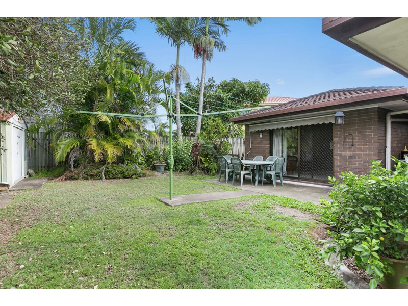 8 Bamburgh Street, Carindale QLD 4152
