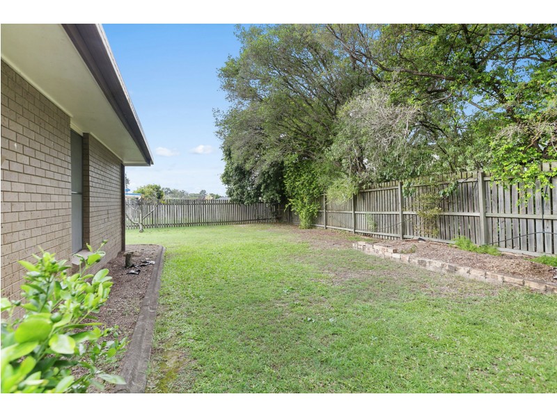 8 Bamburgh Street, Carindale QLD 4152