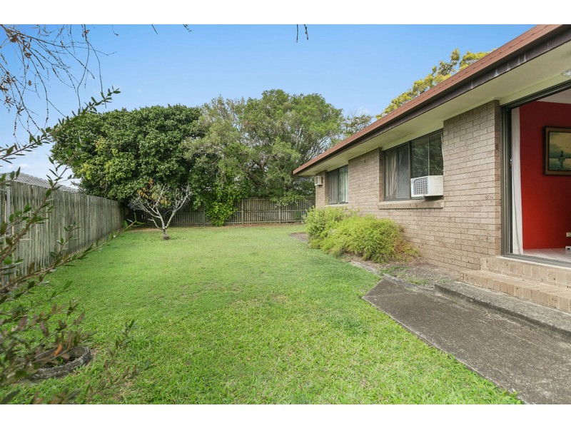 8 Bamburgh Street, Carindale QLD 4152