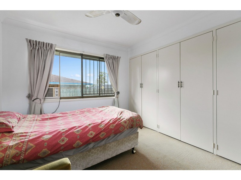 8 Bamburgh Street, Carindale QLD 4152