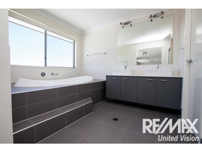 5 Yeates Close, Carindale QLD 4152