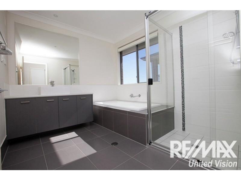 5 Yeates Close, Carindale QLD 4152