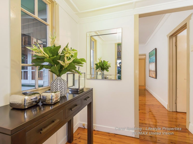 35 The Promenade, Camp Hill QLD 4152