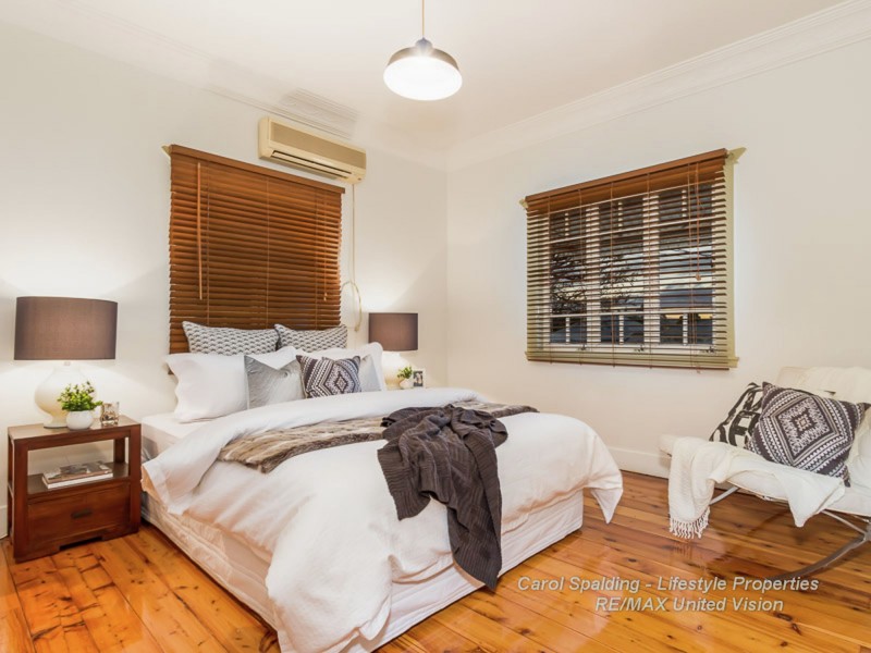 35 The Promenade, Camp Hill QLD 4152