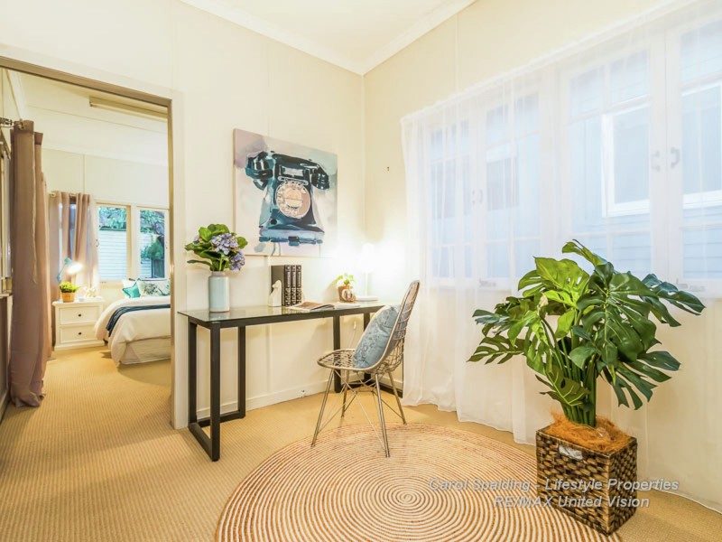 35 The Promenade, Camp Hill QLD 4152