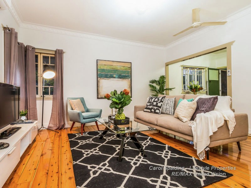 35 The Promenade, Camp Hill QLD 4152