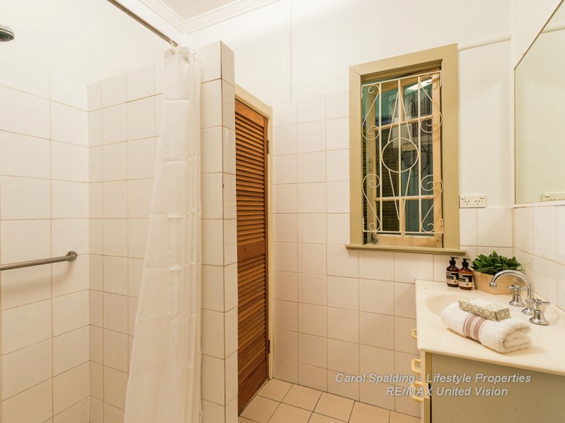 35 The Promenade, Camp Hill QLD 4152