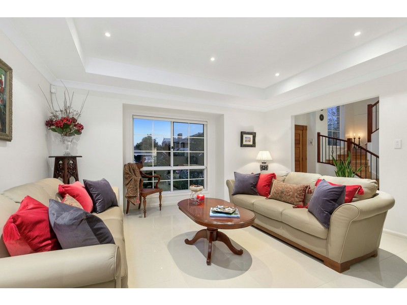 1 Turnberry Place, Carindale QLD 4152