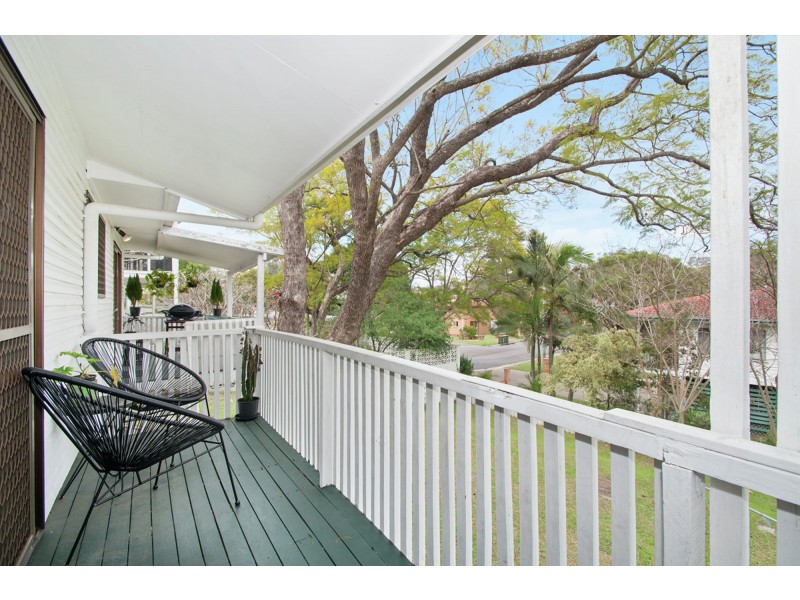 77 Renton Street, Camp Hill QLD 4152