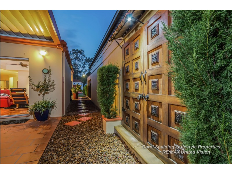 3 Rio Vista Close, Carindale QLD 4152