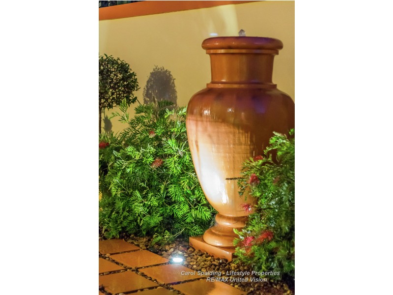 3 Rio Vista Close, Carindale QLD 4152