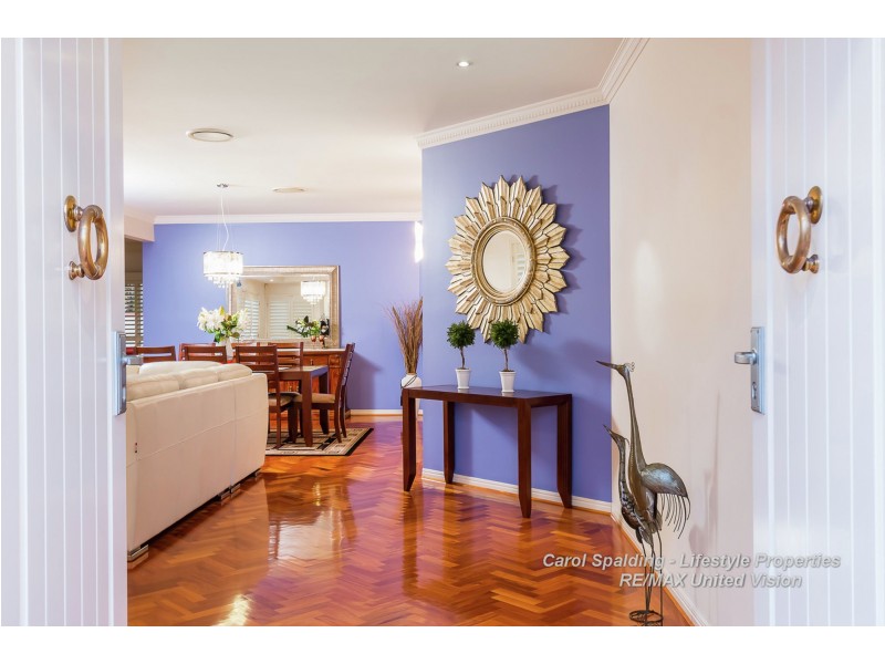 3 Rio Vista Close, Carindale QLD 4152