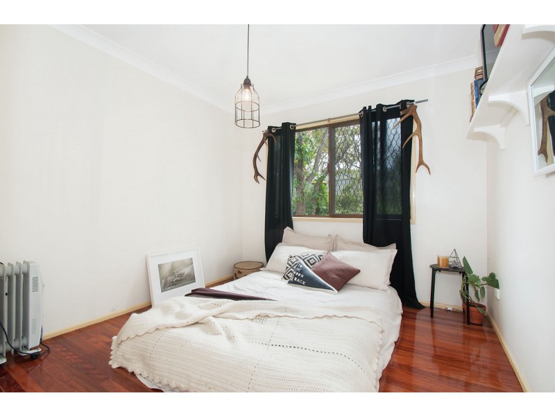 77 Renton Street, Camp Hill QLD 4152