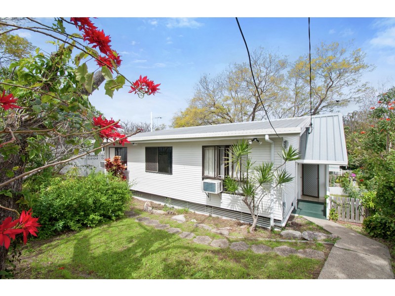 77 Renton Street, Camp Hill QLD 4152