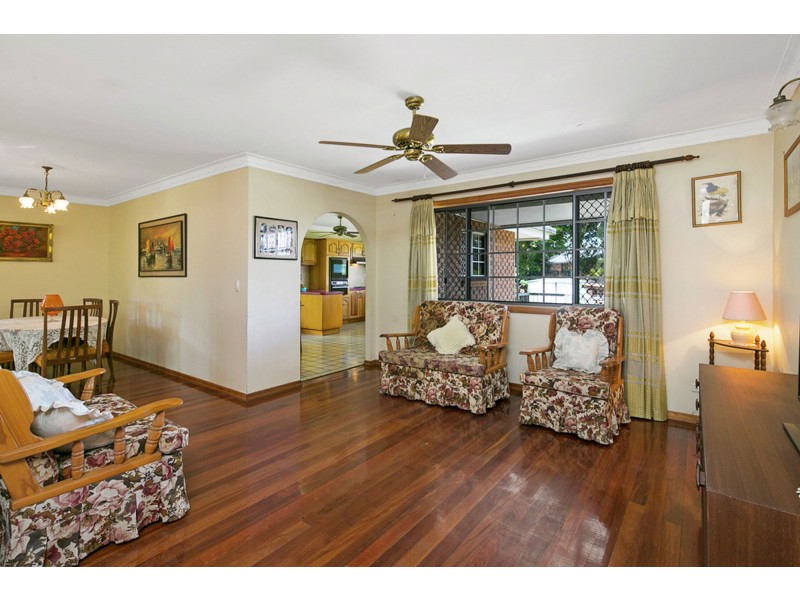 18 Donnington Street, Carindale QLD 4152