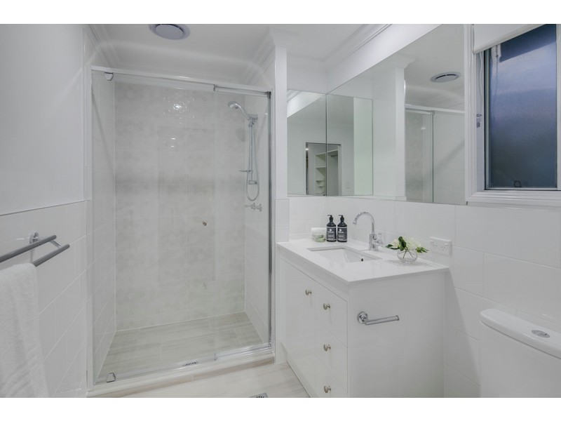 1-3 / 58 Donald Street, Camp Hill QLD 4152