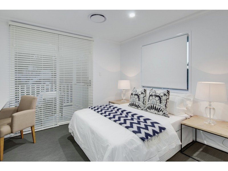 1-3 / 58 Donald Street, Camp Hill QLD 4152
