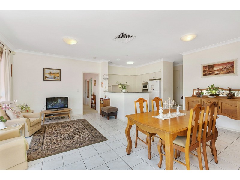 86 Flame Tree Crescent, Carindale QLD 4152