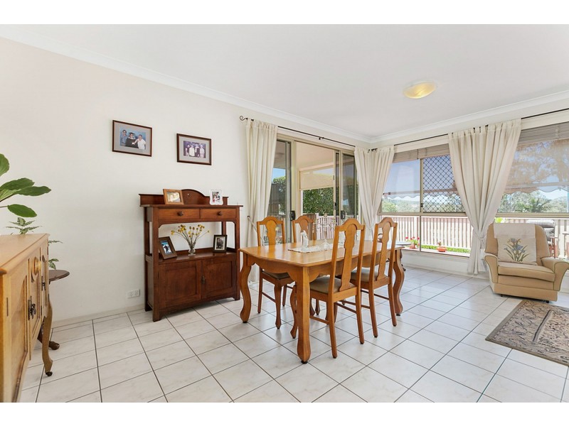 86 Flame Tree Crescent, Carindale QLD 4152