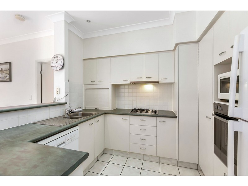 86 Flame Tree Crescent, Carindale QLD 4152