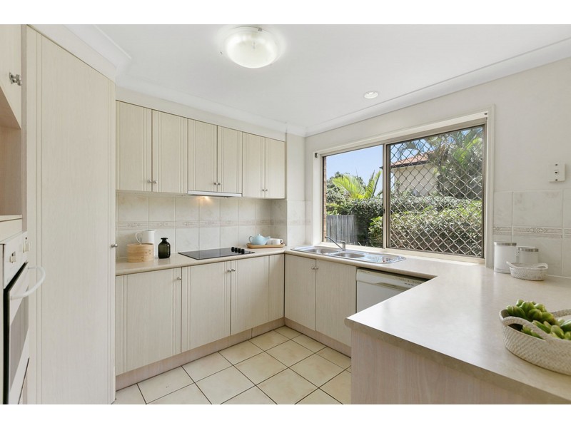 10 Clearmount Crescent, Carindale QLD 4152