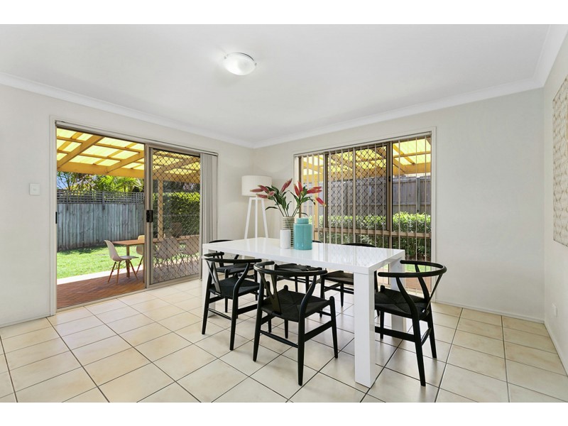 10 Clearmount Crescent, Carindale QLD 4152