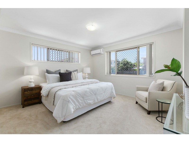 10 Clearmount Crescent, Carindale QLD 4152