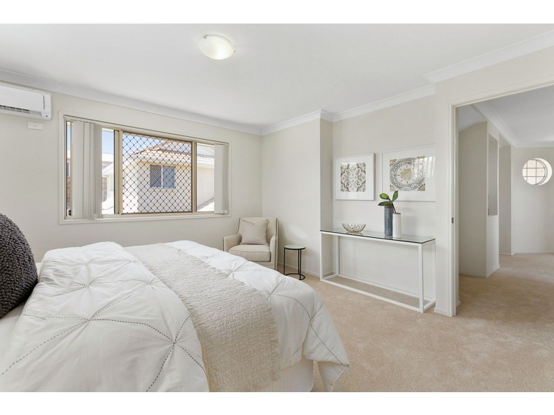 10 Clearmount Crescent, Carindale QLD 4152