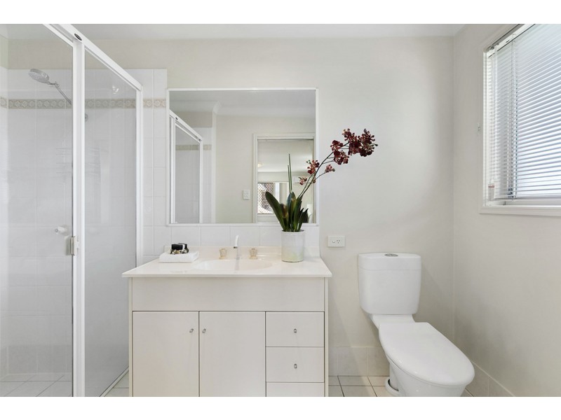 10 Clearmount Crescent, Carindale QLD 4152