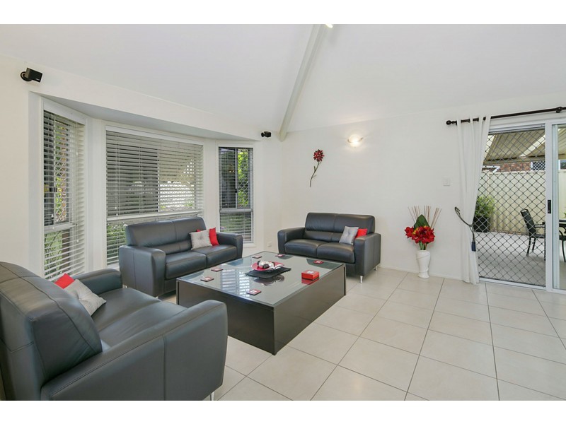 63 Kidwelly Street, Carindale QLD 4152