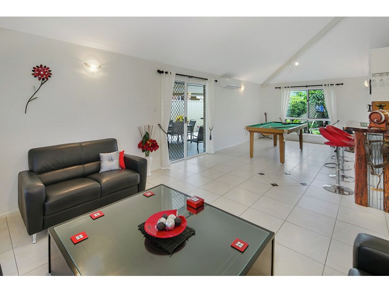 63 Kidwelly Street, Carindale QLD 4152