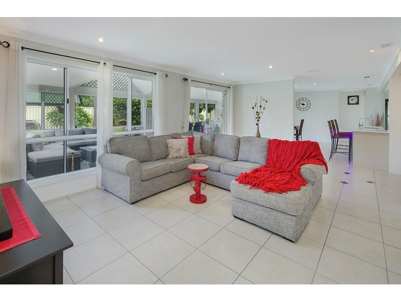 63 Kidwelly Street, Carindale QLD 4152