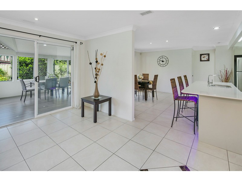 63 Kidwelly Street, Carindale QLD 4152