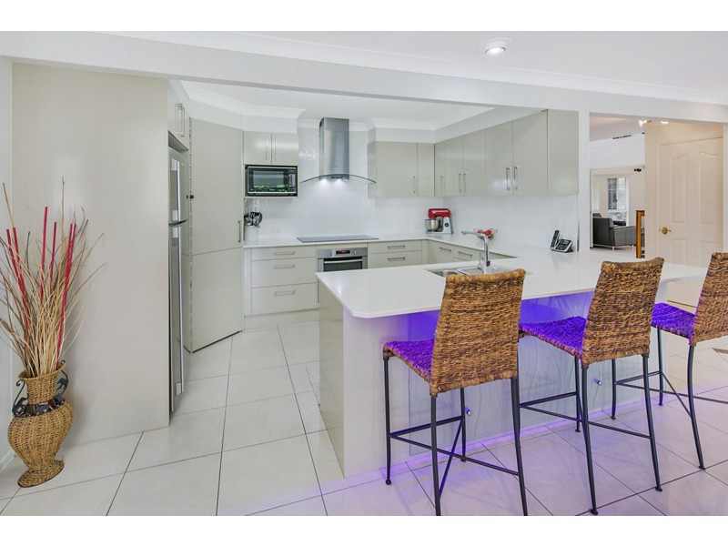 63 Kidwelly Street, Carindale QLD 4152