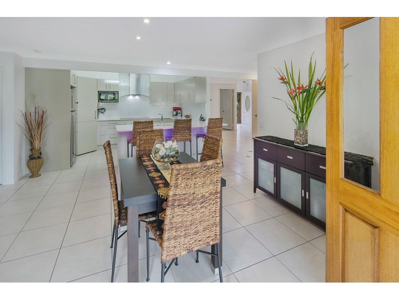 63 Kidwelly Street, Carindale QLD 4152