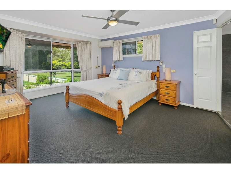 63 Kidwelly Street, Carindale QLD 4152