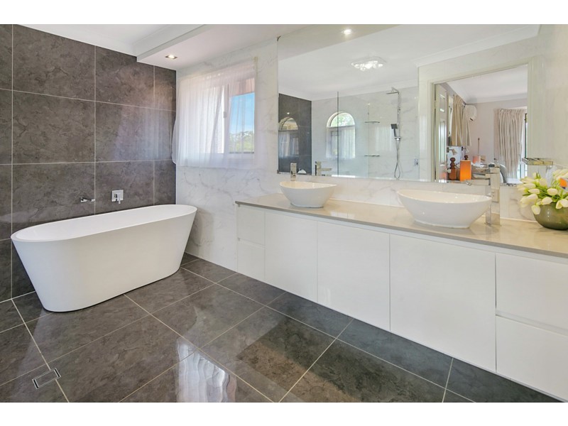 63 Kidwelly Street, Carindale QLD 4152