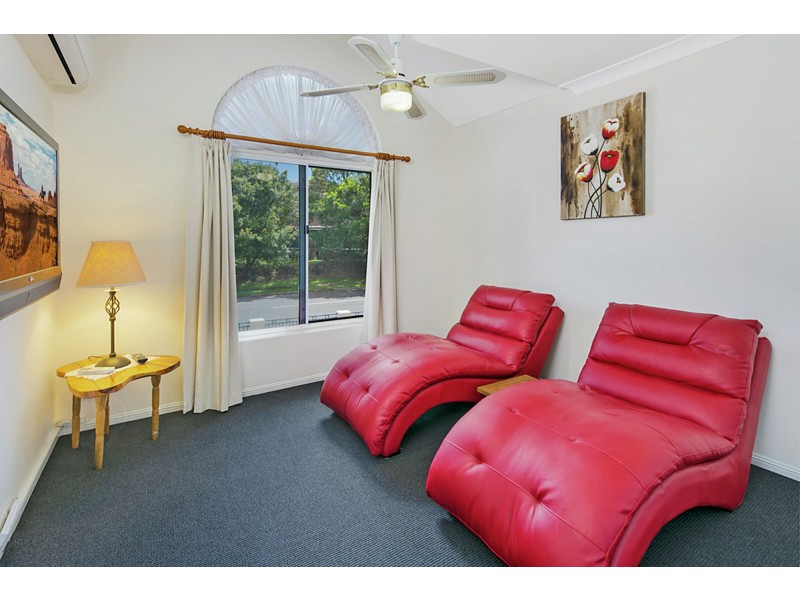 63 Kidwelly Street, Carindale QLD 4152