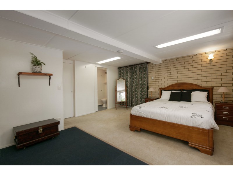 84 Nurstead Street, Camp Hill QLD 4152