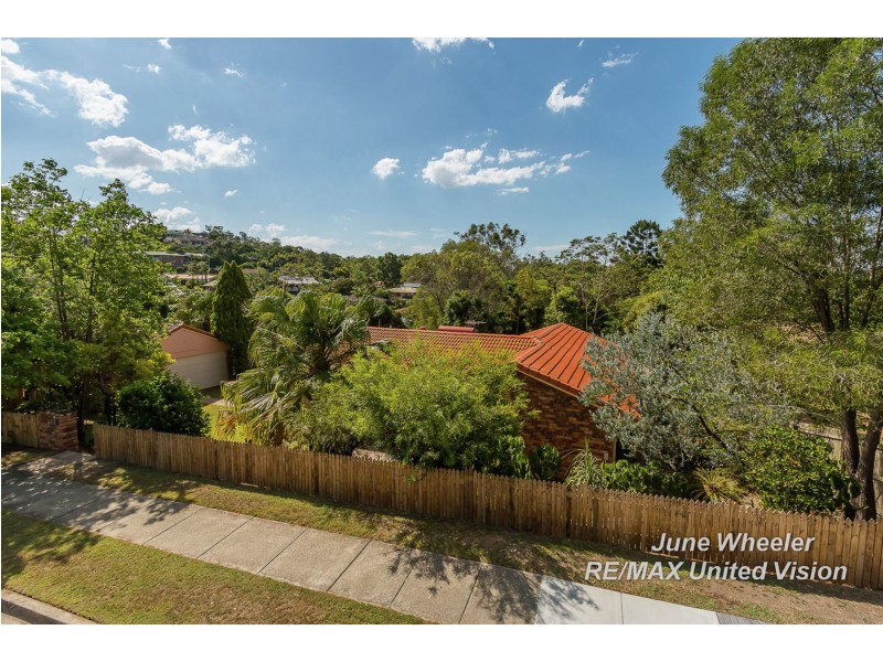 95 Donnington Street, Carindale QLD 4152