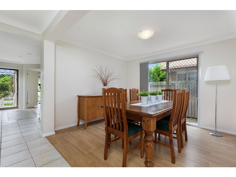 16 Clearmount Crescent, Carindale QLD 4152
