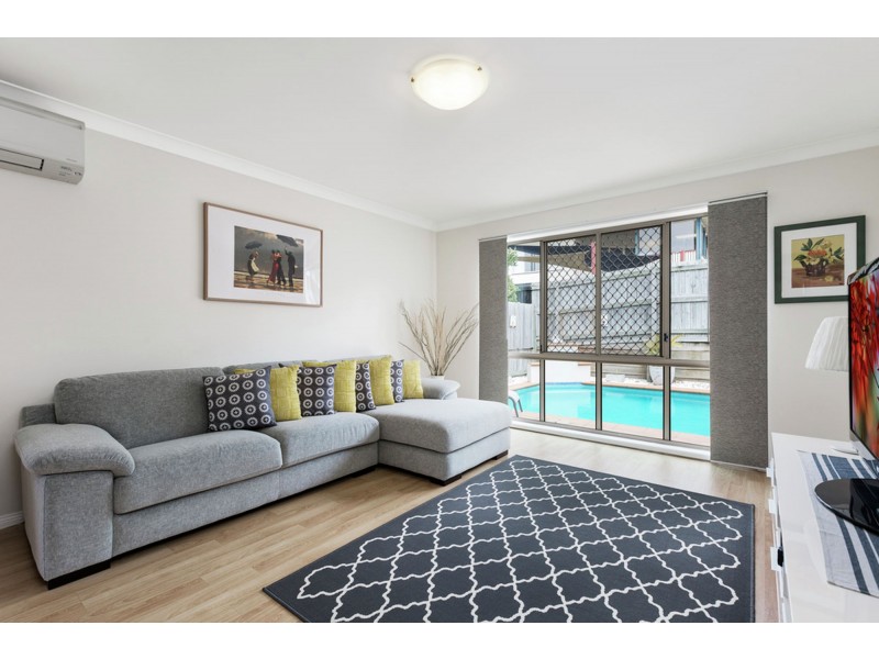 16 Clearmount Crescent, Carindale QLD 4152