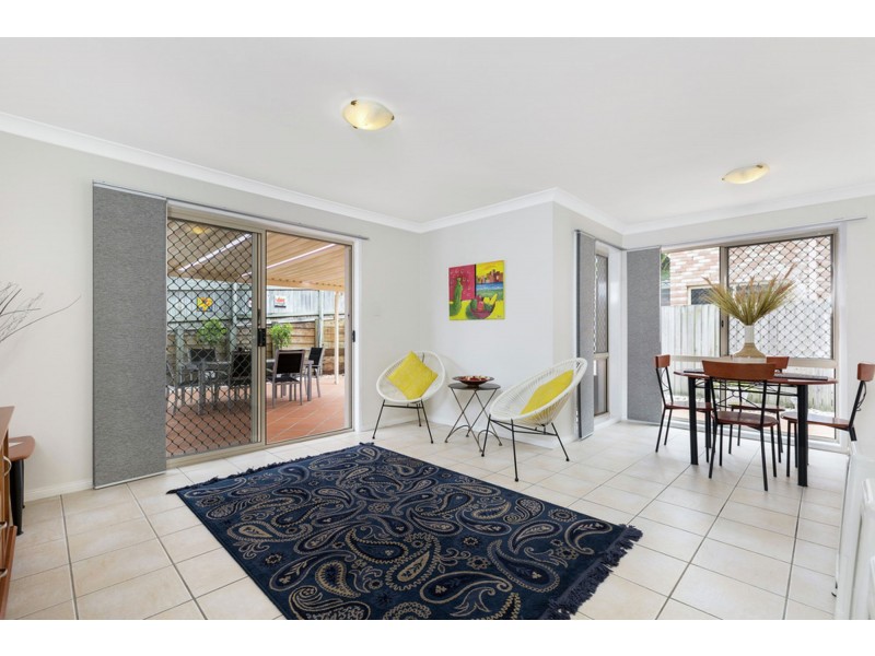 16 Clearmount Crescent, Carindale QLD 4152