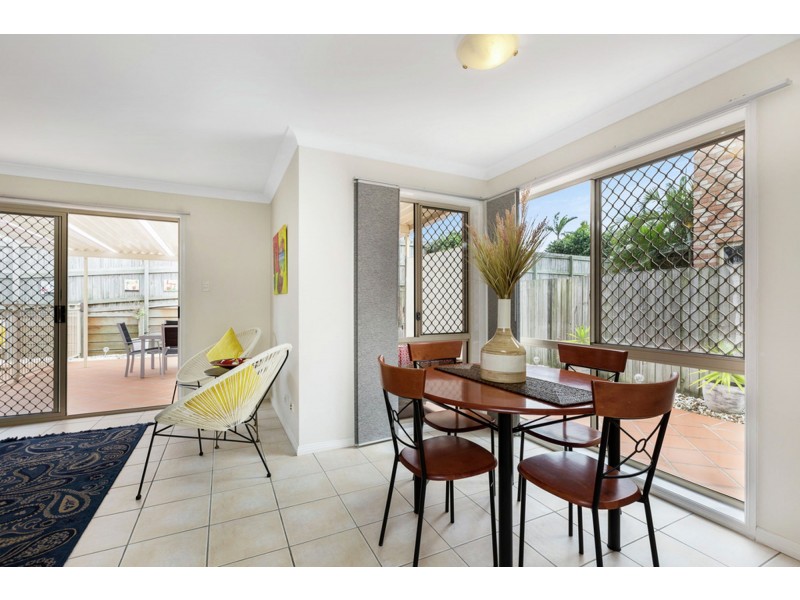 16 Clearmount Crescent, Carindale QLD 4152