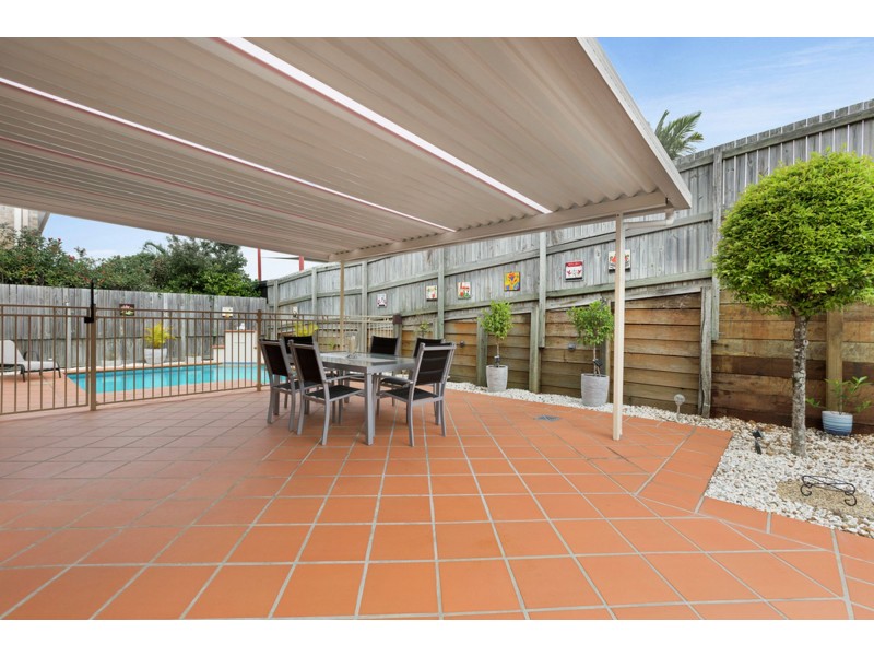 16 Clearmount Crescent, Carindale QLD 4152