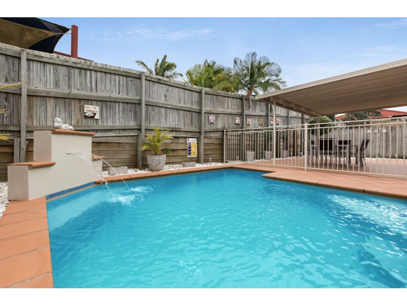 16 Clearmount Crescent, Carindale QLD 4152