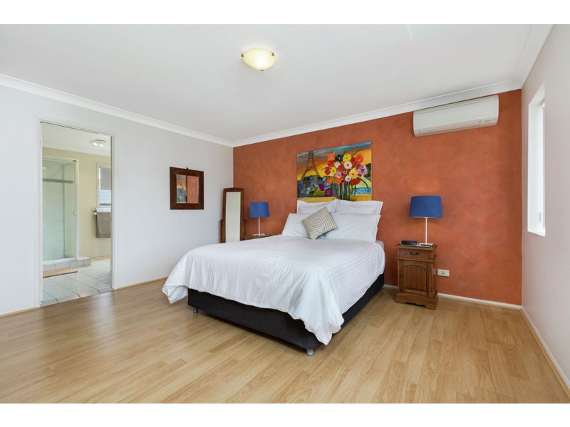 16 Clearmount Crescent, Carindale QLD 4152