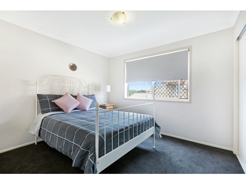 16 Clearmount Crescent, Carindale QLD 4152